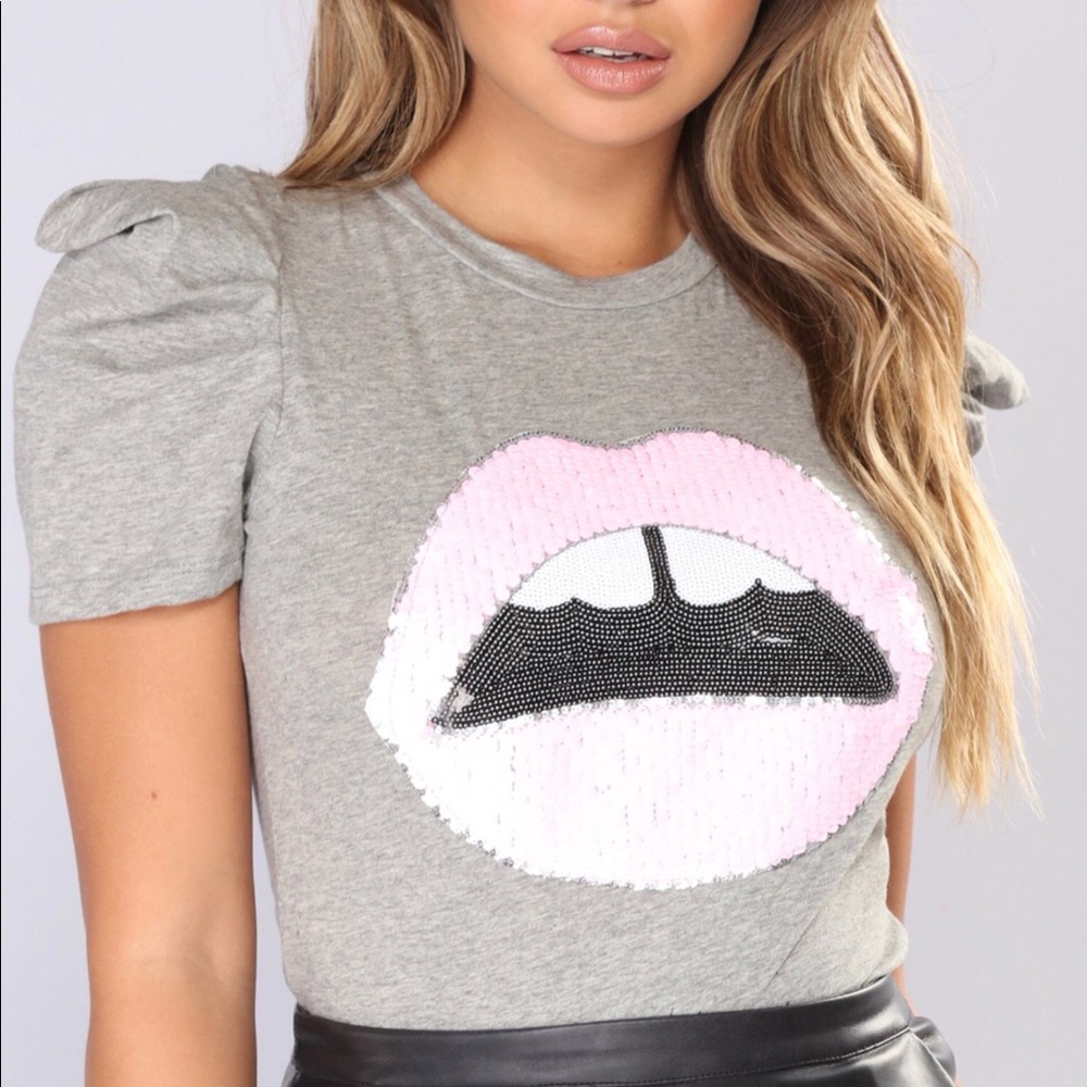 Lips boutique top